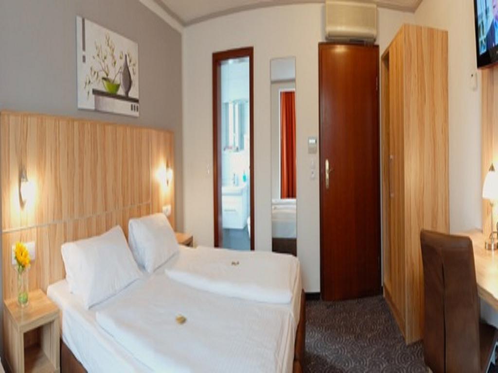 Hotel Am Schelztor Esslingen am Neckar Екстериор снимка