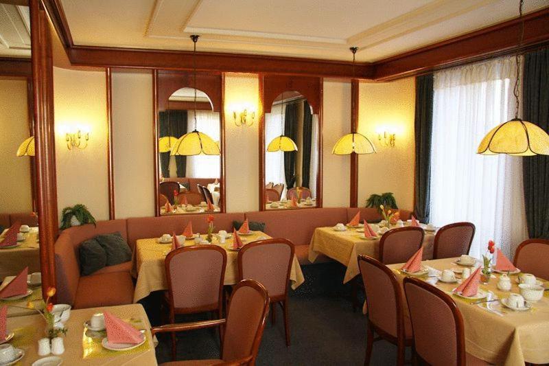 Hotel Am Schelztor Esslingen am Neckar Екстериор снимка
