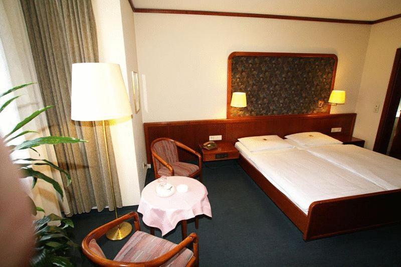 Hotel Am Schelztor Esslingen am Neckar Екстериор снимка