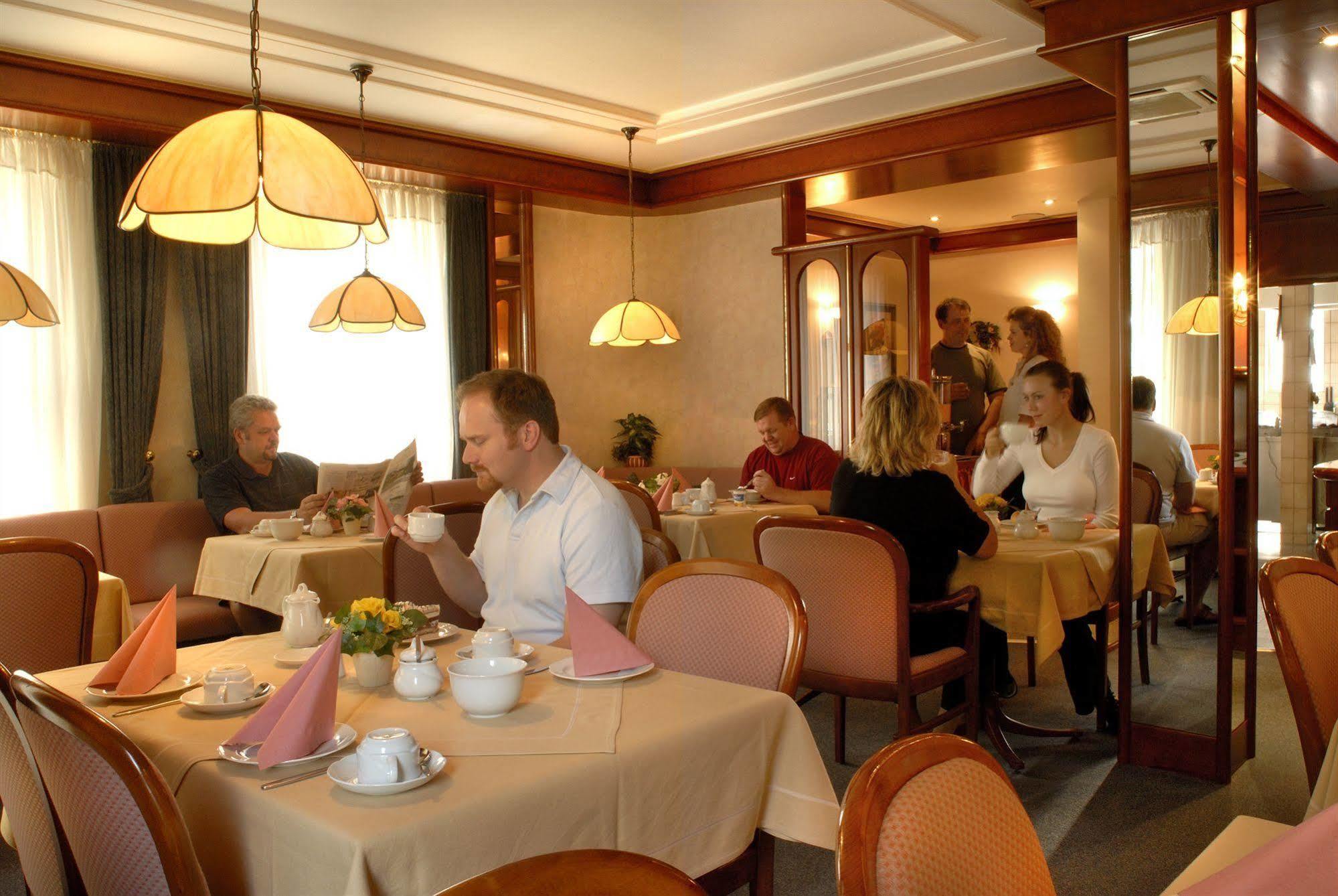 Hotel Am Schelztor Esslingen am Neckar Екстериор снимка
